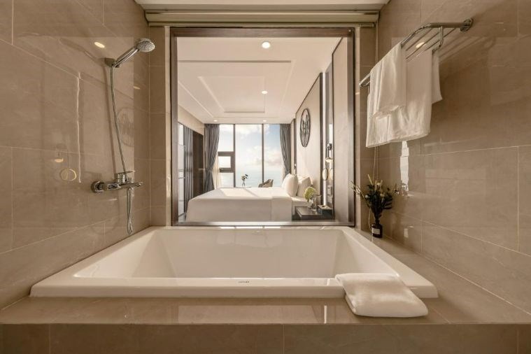 Mangata Beachfront  Hotel Đà Nẵng